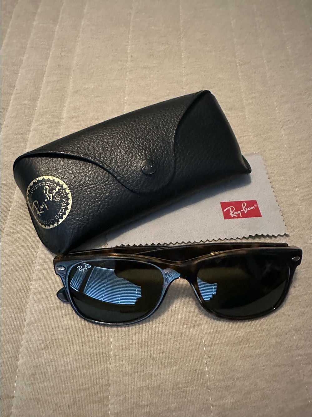 Ray-Ban Wayfarer Sunglasses - Tortoiseshell Frame